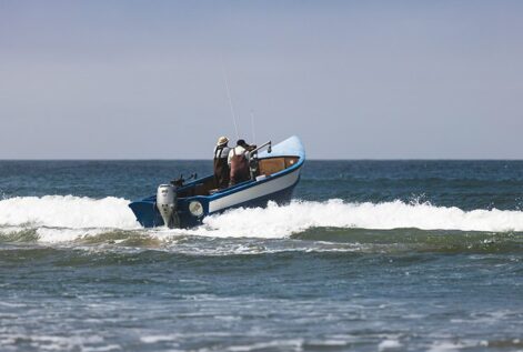 Dory boat fishing